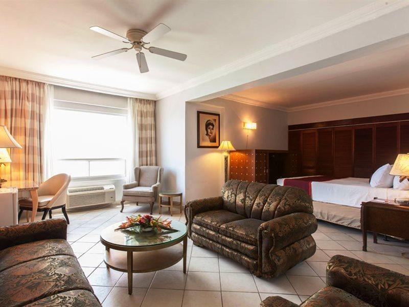 Ramada By Wyndham Princess Belize City Exterior photo